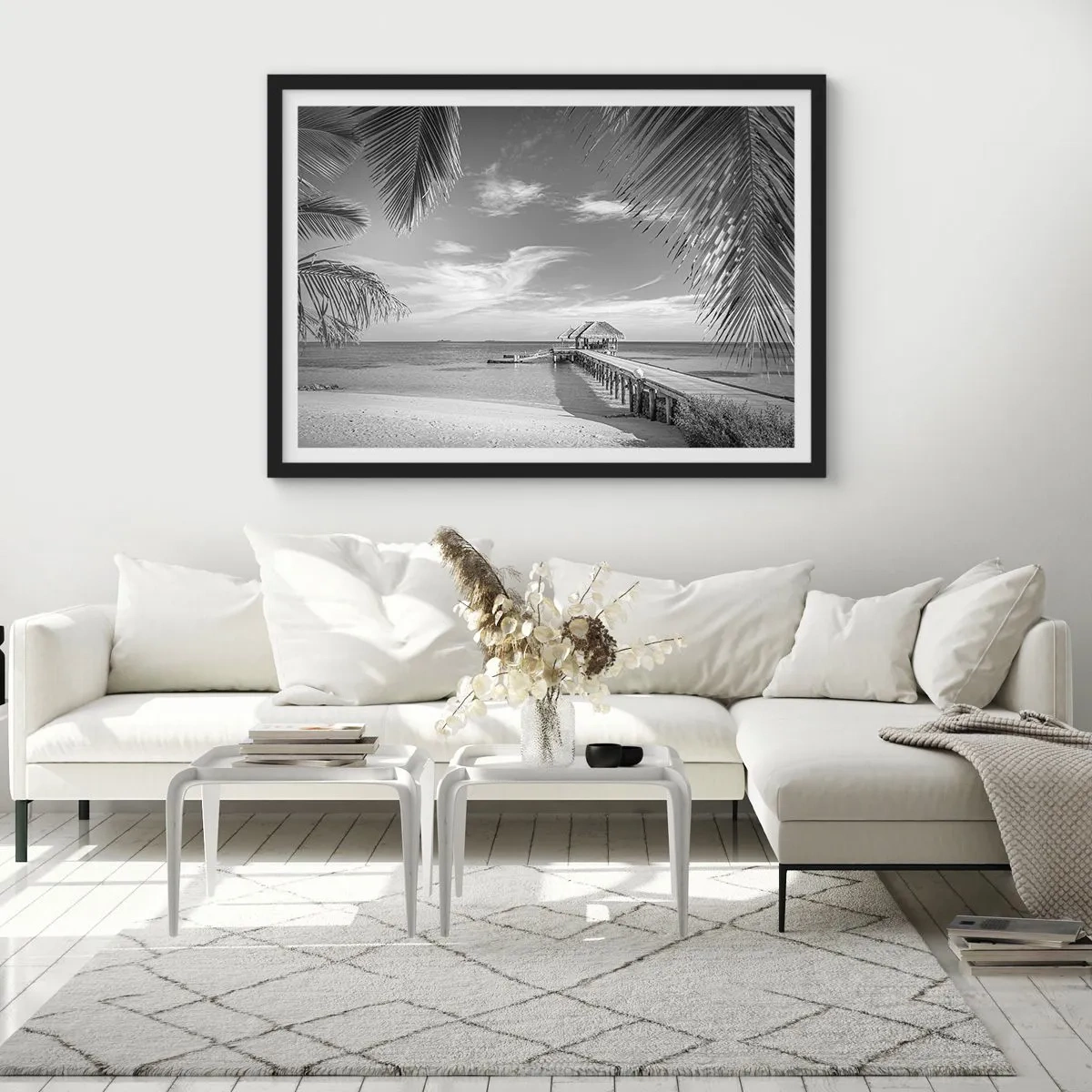 Póster en marco negro - Playa blanca y negra con muelle y palmeras en una costa tropical - 70x50cm - ¿Un recuerdo o un sueño? - Decoración de pared moderna para salón y dormitorio ARTTOR