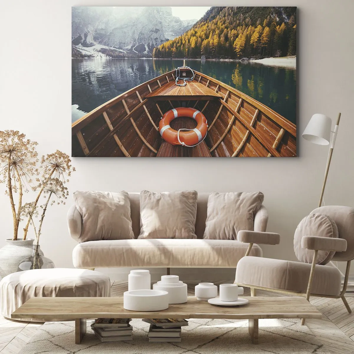 Cuadro sobre lienzo - Impresión de Imagen - Un barco de madera en un lago de montaña rodeado de bosque. - 70x50cm - Viaje a la montaña - Decoración de pared moderna para salón y dormitorio ARTTOR