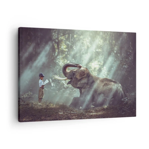 Cuadro sobre lienzo - Impresión de Imagen - Un niño y un elefante en un entorno forestal iluminado por la luz del sol. - 70x50cm - Y escucha esto... - Decoración de pared moderna para salón y dormitorio ARTTOR