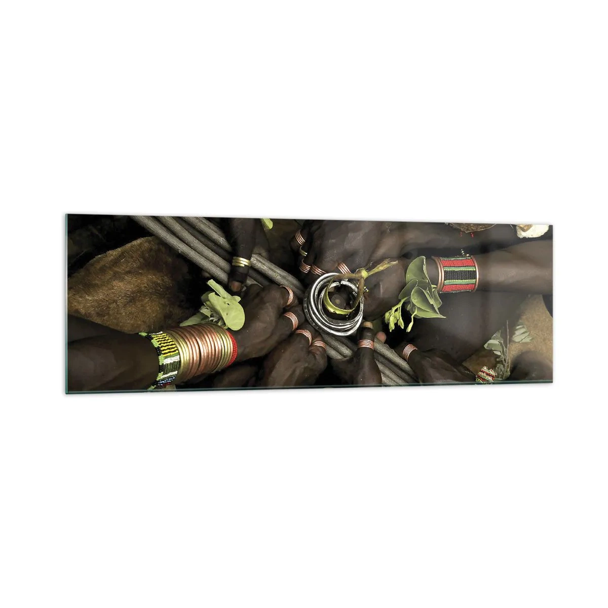 Cuadro sobre vidrio - Impresiones sobre Vidrio - Pulseras de mano tradicionales en un grupo de manos. - 160x50cm - Estamos juntos - Decoración de pared moderna para salón y dormitorio ARTTOR