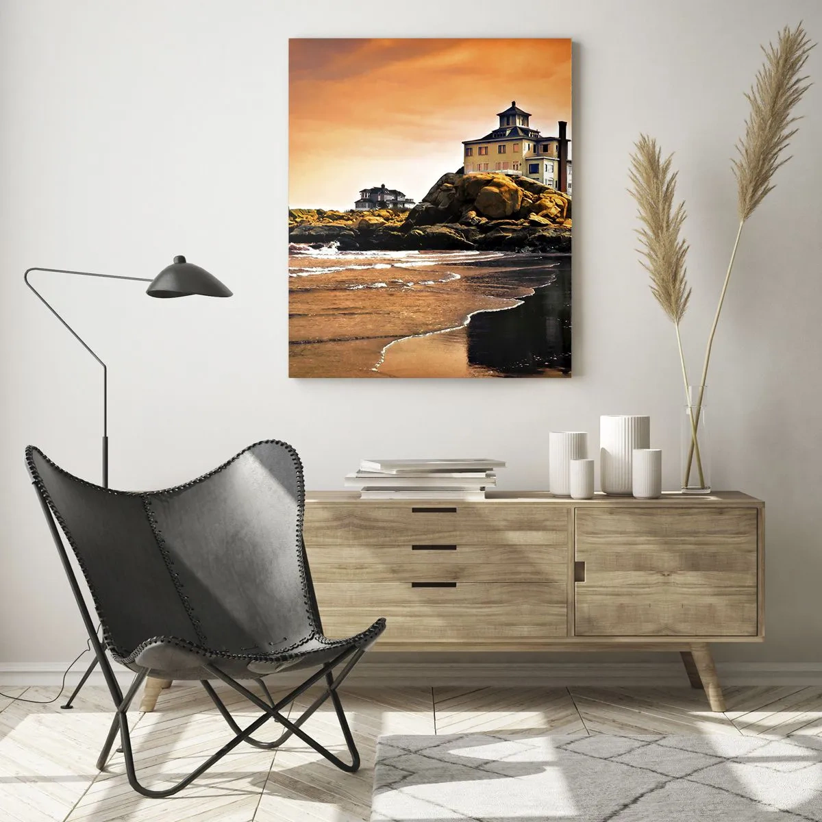 Cuadro sobre vidrio - Impresiones sobre Vidrio - Una casa sobre una roca junto a la playa al atardecer con su reflejo en el agua. - 80x120cm - La elegancia de la costa oeste - Decoración de pared moderna para salón y dormitorio ARTTOR