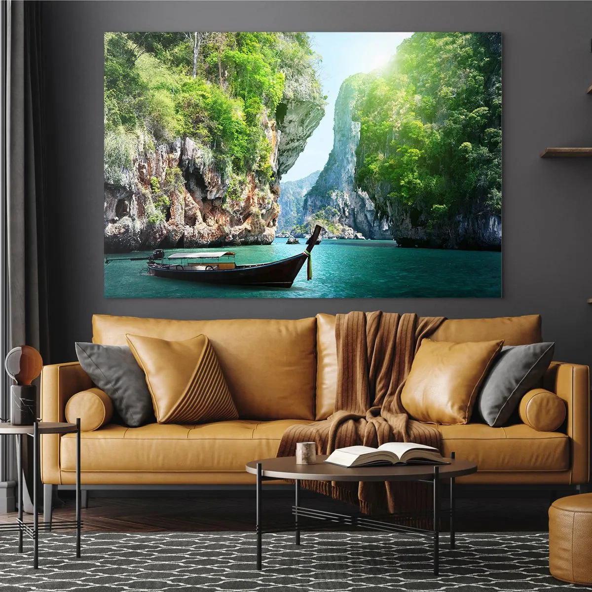 Cuadro sobre vidrio - Impresiones sobre Vidrio - Un barco tradicional en aguas turquesas entre acantilados. - 70x50cm - Una invitación a un viaje exótico - Decoración de pared moderna para salón y dormitorio ARTTOR