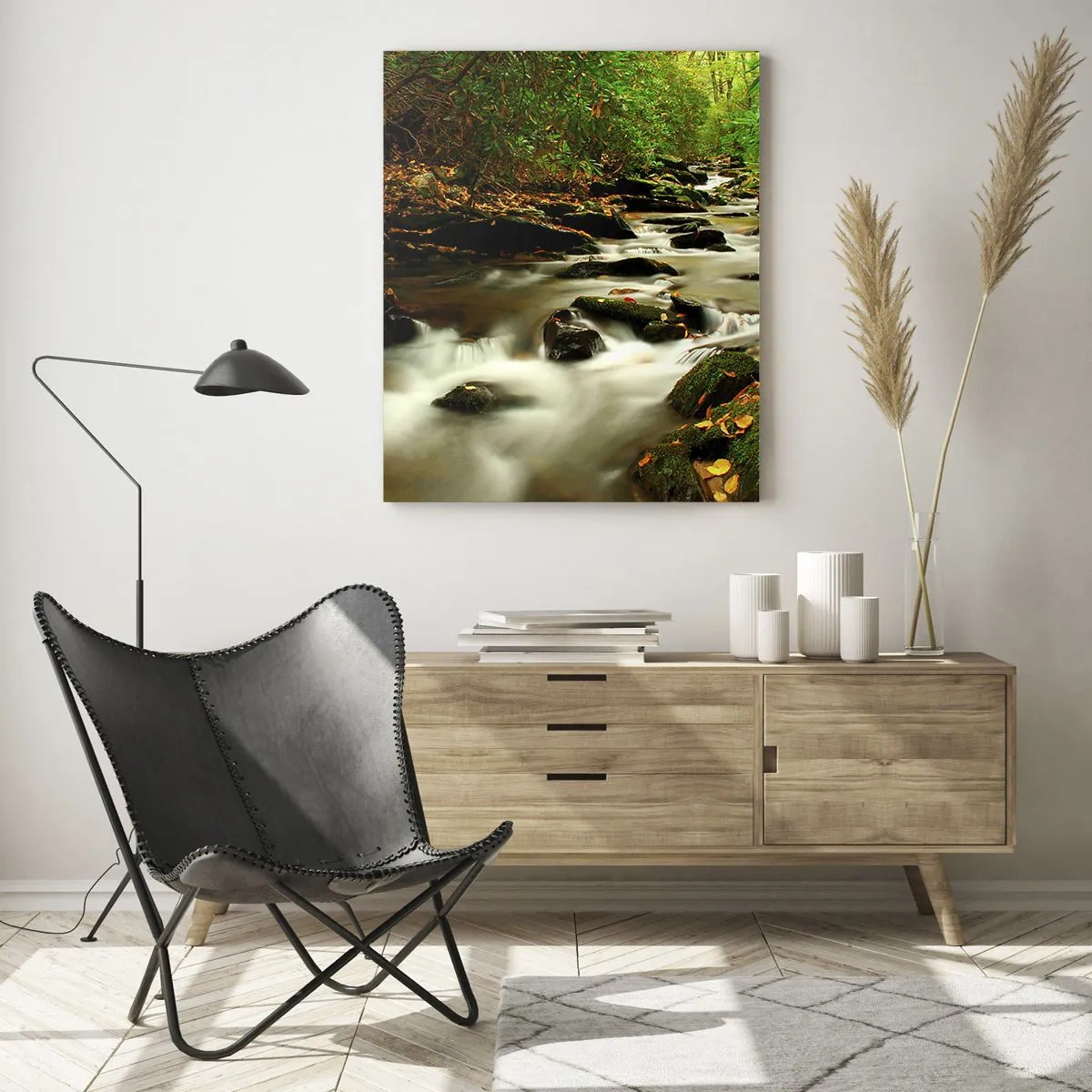 Cuadro sobre vidrio - Impresiones sobre Vidrio - Un arroyo en el bosque rodeado de piedras y hojas. - 50x70cm - Como plata líquida - Decoración de pared moderna para salón y dormitorio ARTTOR