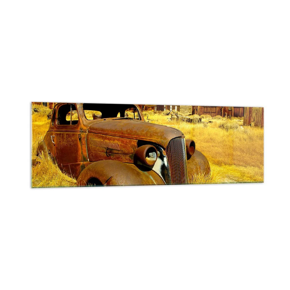 Cuadro sobre vidrio - Impresiones sobre Vidrio - Un viejo coche oxidado con el telón de fondo de cabañas de madera abandonadas. - 160x50cm - Un merecido descanso - Decoración de pared moderna para salón y dormitorio ARTTOR