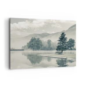 Cuadro sobre lienzo - Impresión de Imagen - Un pintoresco lago con un banco y niebla al fondo. - 120x80cm - El lago sigue durmiendo - Decoración de pared moderna para salón y dormitorio ARTTOR
