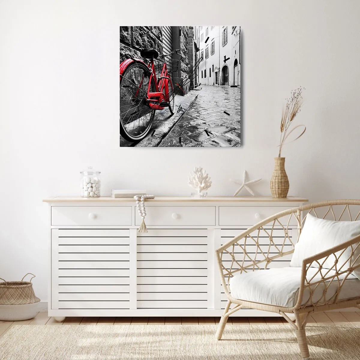 Reloj de pared - Reloj de vidrio - Bicicleta roja en una calle en blanco y negro - 30x30cm - La verdadera belleza no envejece - Decoración de pared moderna para salón y dormitorio ARTTOR