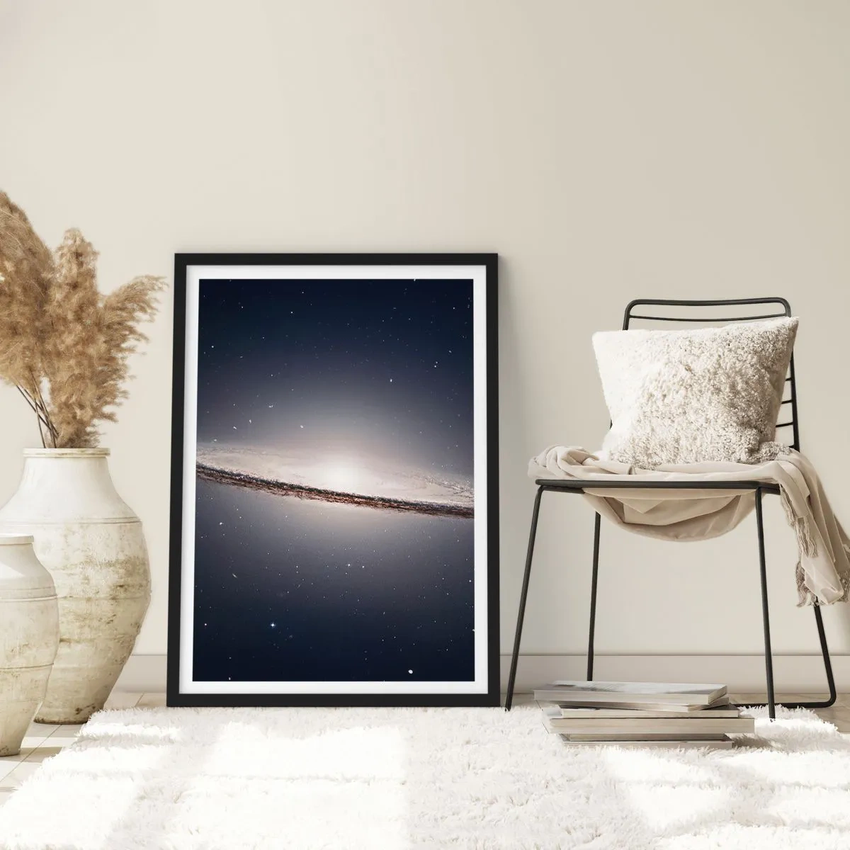 Póster en marco negro - Una galaxia espiral monumental con el espacio como telón de fondo - 50x70cm - Érase una vez en una galaxia muy, muy lejana.... - Decoración de pared moderna para salón y dormitorio ARTTOR