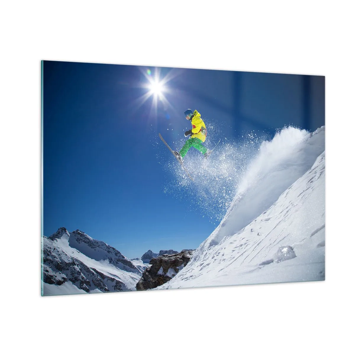Cuadro sobre vidrio - Impresiones sobre Vidrio - Un esquiador en acción con el telón de fondo de montañas cubiertas de nieve. - 100x70cm - Bailando con las montañas - Decoración de pared moderna para salón y dormitorio ARTTOR