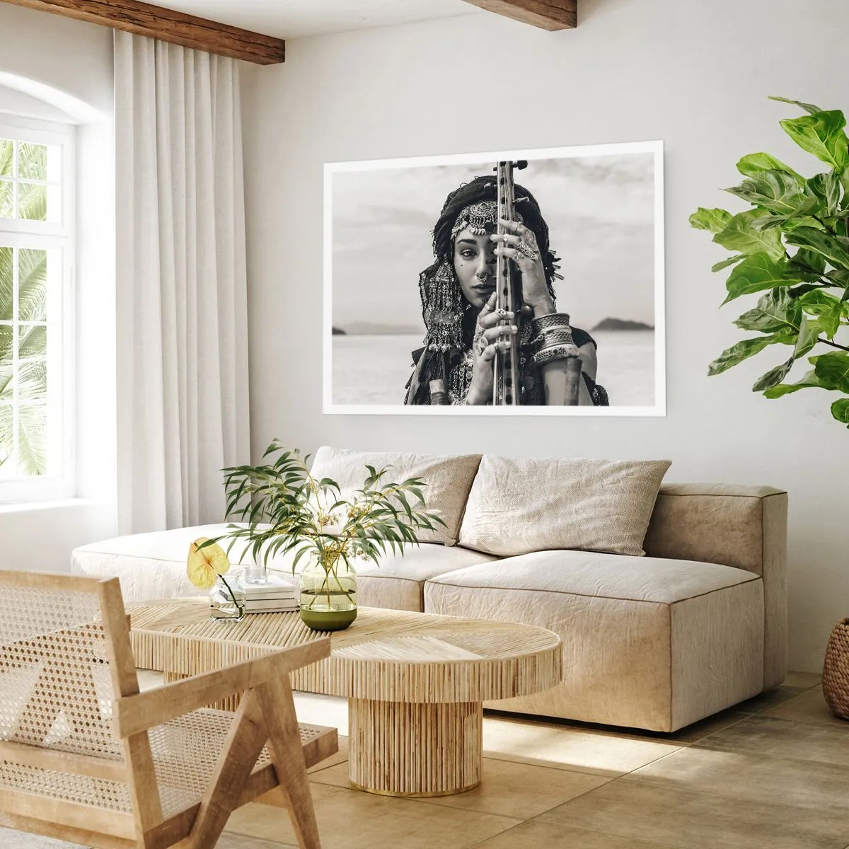 Póster - Retrato de una mujer con joyas étnicas sosteniendo un instrumento en la mano. - 100x70cm - La música propia de Oriente - Decoración de pared moderna para salón y dormitorio ARTTOR