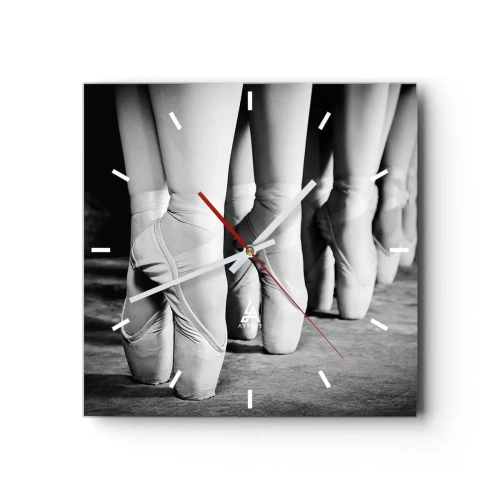 Reloj de pared - Reloj de vidrio - Fotografía en blanco y negro de las zapatillas de ballet de una bailarina. - 30x30cm - En conjunto y al unísono - Decoración de pared moderna para salón y dormitorio ARTTOR