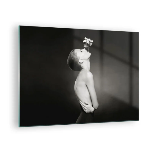 Cuadro sobre vidrio - Impresiones sobre Vidrio - Una mujer con una flor en la boca en un retrato en blanco y negro. - 70x50cm - Elegancia excéntrica - Decoración de pared moderna para salón y dormitorio ARTTOR
