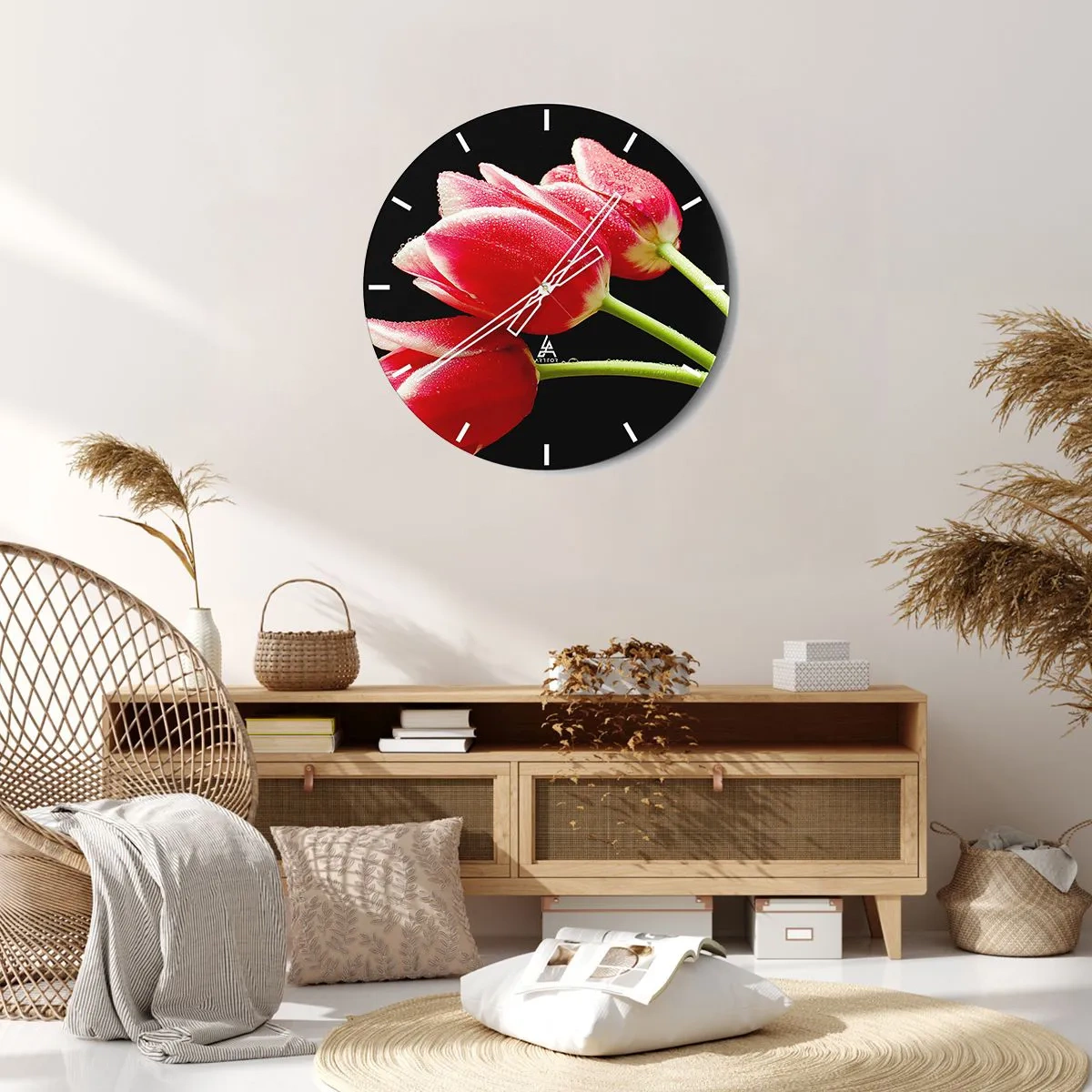Reloj de pared - Reloj de vidrio - Tulipanes rojos con gotas de agua sobre un fondo negro - 30x30cm - Promesa de amor puro - Decoración de pared moderna para salón, cocina y dormitorio ARTTOR