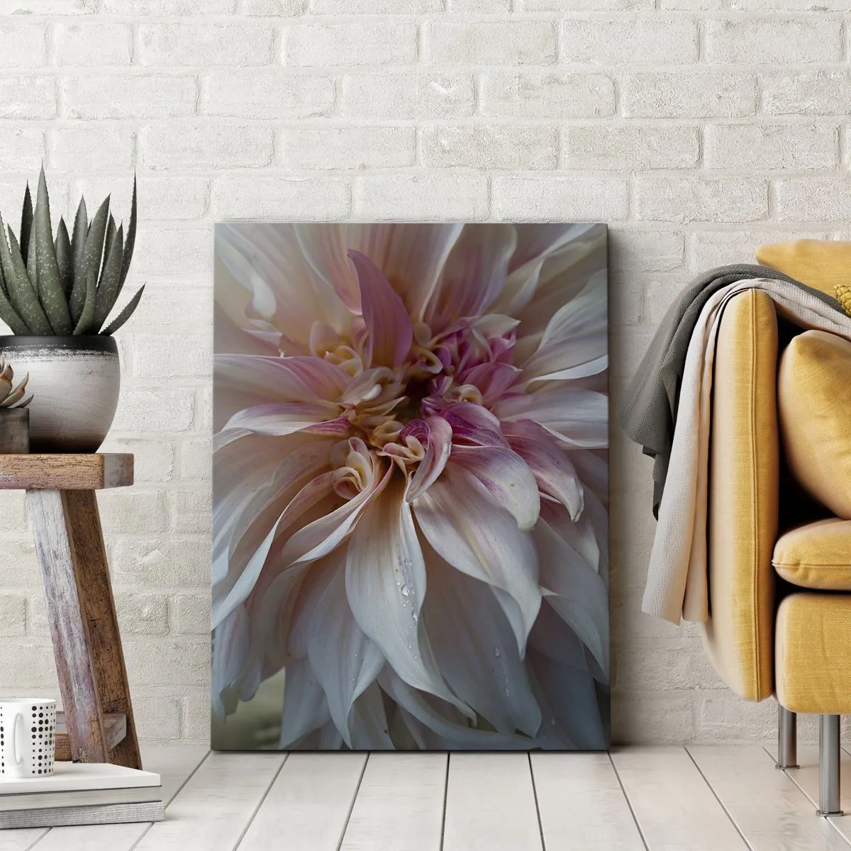 Cuadro sobre lienzo - Impresión de Imagen - Primer plano de delicados pétalos de flores rosas con gotas de agua. - 50x70cm - Frescura floreciente - Decoración de pared moderna para salón y dormitorio ARTTOR