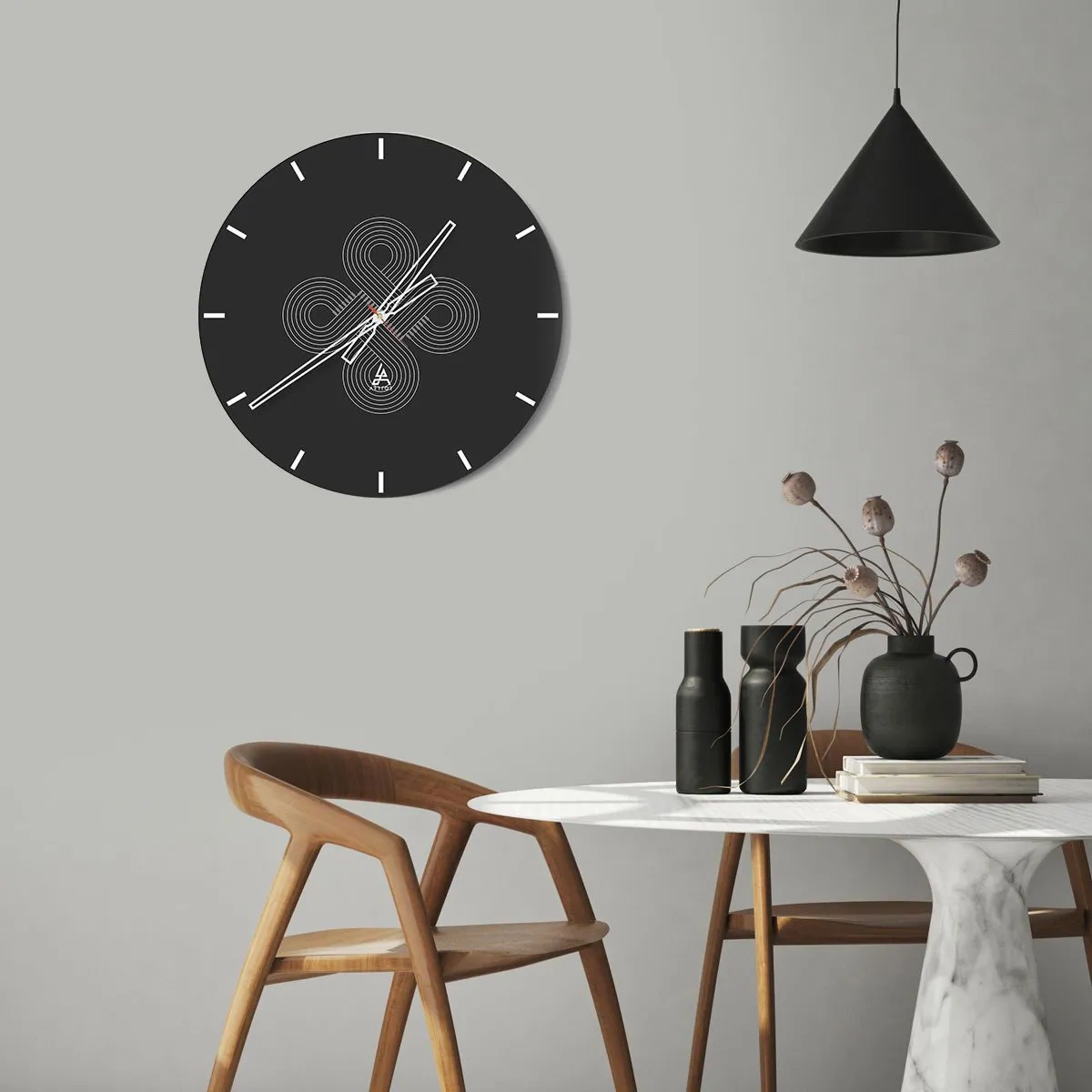 Reloj de pared - Reloj de vidrio - Fondo negro con un patrón blanco inspirado en un motivo celta. - 30x30cm - El espíritu celta - Decoración de pared moderna para salón, cocina y dormitorio ARTTOR