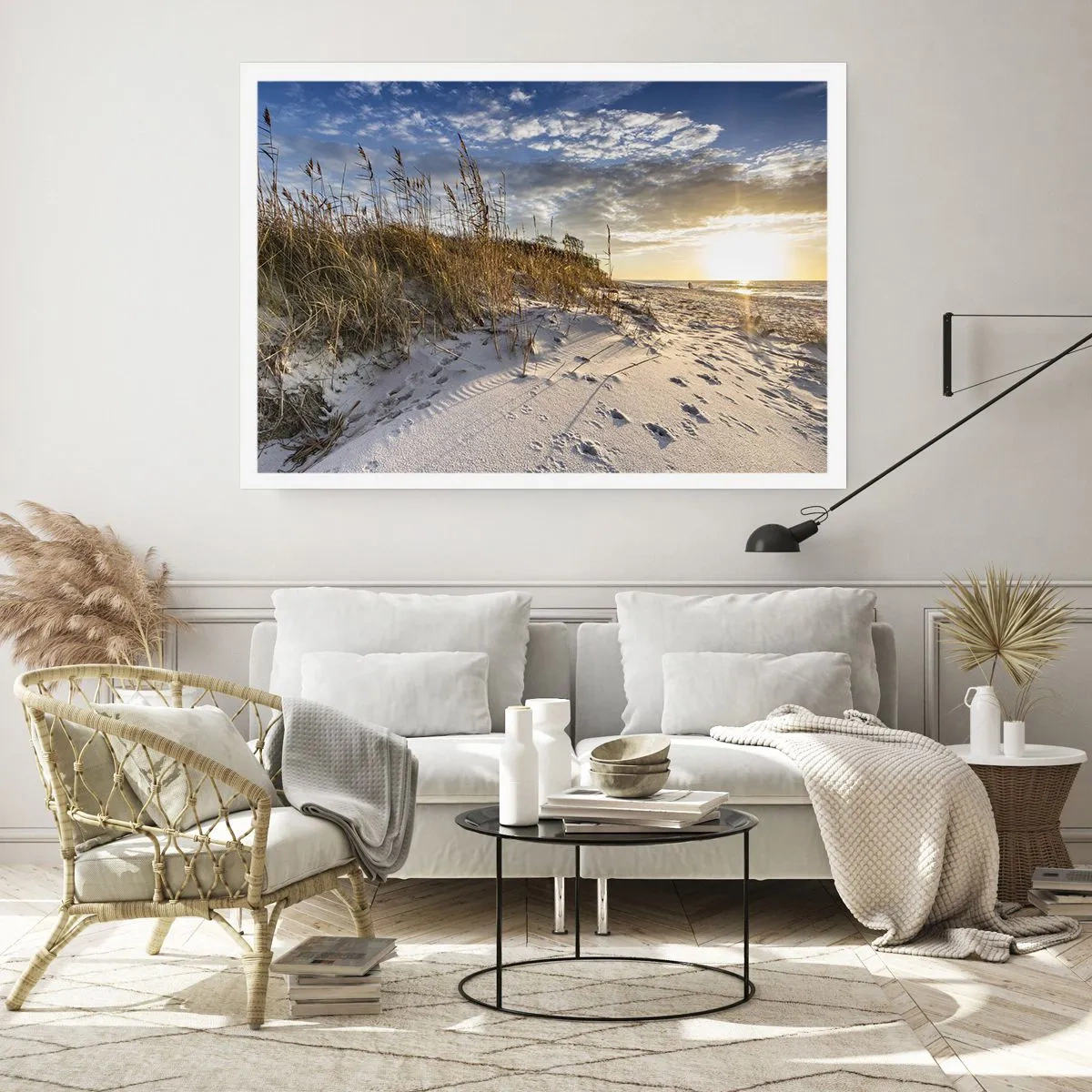Póster - Dunas con hierba y huellas en la arena al atardecer - 100x70cm - Invitación a un paseo - Decoración de pared moderna para salón y dormitorio ARTTOR