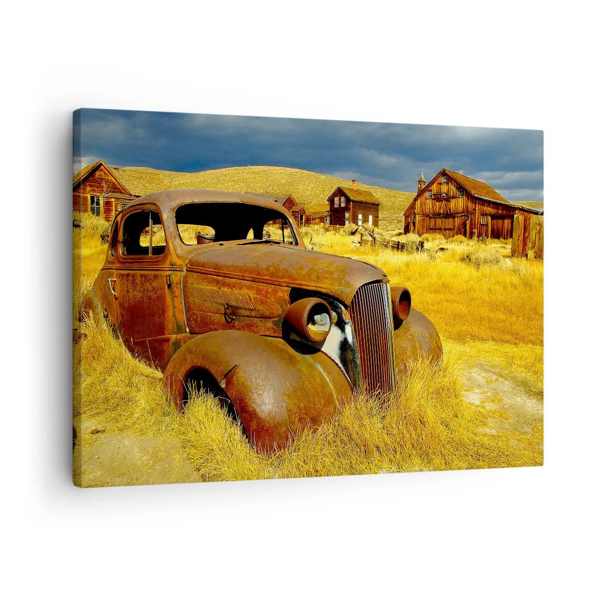 Cuadro sobre lienzo - Impresión de Imagen - Un viejo coche oxidado con el telón de fondo de cabañas de madera abandonadas. - 70x50cm - Un merecido descanso - Decoración de pared moderna para salón y dormitorio ARTTOR