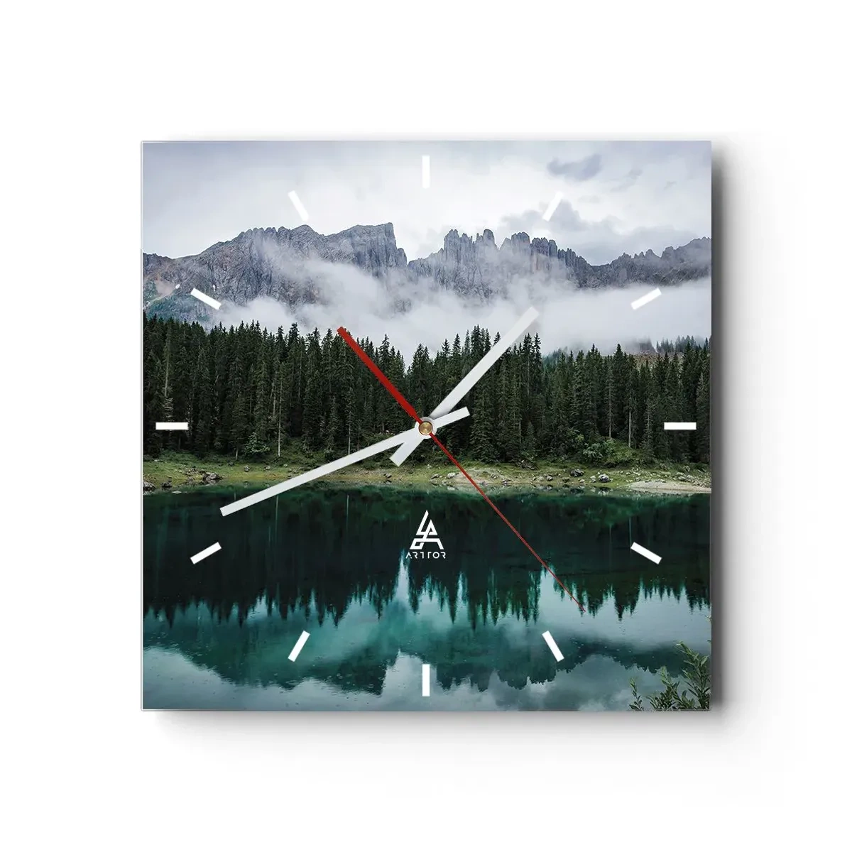 Reloj de pared - Reloj de vidrio - Un paisaje de montaña con un bosque y un lago que refleja el cielo. - 30x30cm - Calla, calla, no despertemos al agua dormida.... - Decoración de pared moderna para salón y dormitorio ARTTOR