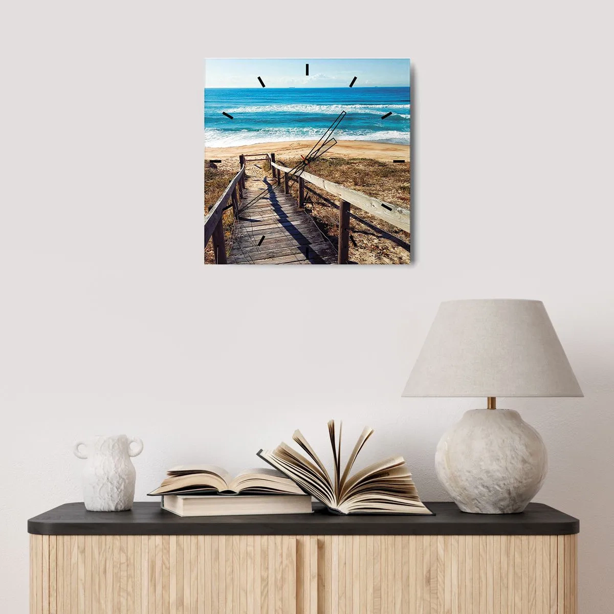 Reloj de pared - Reloj de vidrio - Camino de madera que conduce a la playa. - 30x30cm - ¡Corre! - Decoración de pared moderna para salón y dormitorio ARTTOR