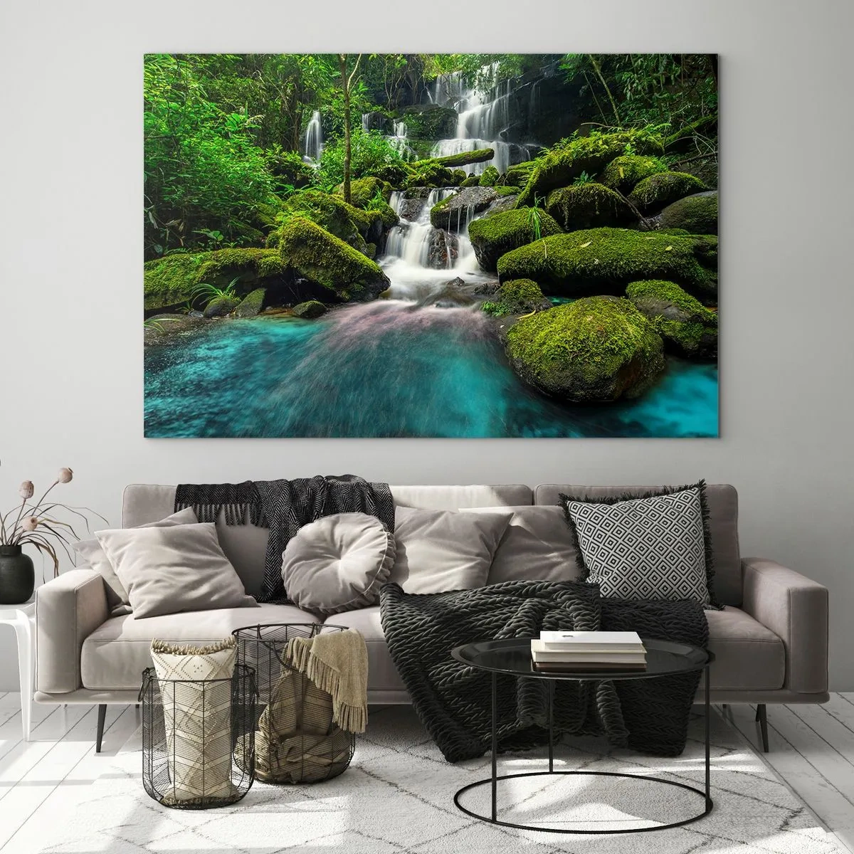 Cuadro sobre vidrio - Impresiones sobre Vidrio - Una cascada exótica rodeada de exuberante vegetación y agua turquesa. - 70x50cm - Turquesa, zafiro y plata líquida - Decoración de pared moderna para salón y dormitorio ARTTOR