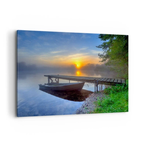 Cuadro sobre lienzo - Impresión de Imagen - Un embarcadero junto al lago al amanecer con un barco en la orilla. - 100x70cm - Cómo lo ordinario se convierte en mágico - Decoración de pared moderna para salón y dormitorio ARTTOR