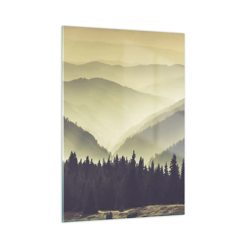 Cuadro sobre vidrio - Impresiones sobre Vidrio - Una vista brumosa de una cadena montañosa con un bosque oscuro en primer plano. - 50x70cm - Más allá de las siete montañas... - Decoración de pared moderna para salón y dormitorio ARTTOR