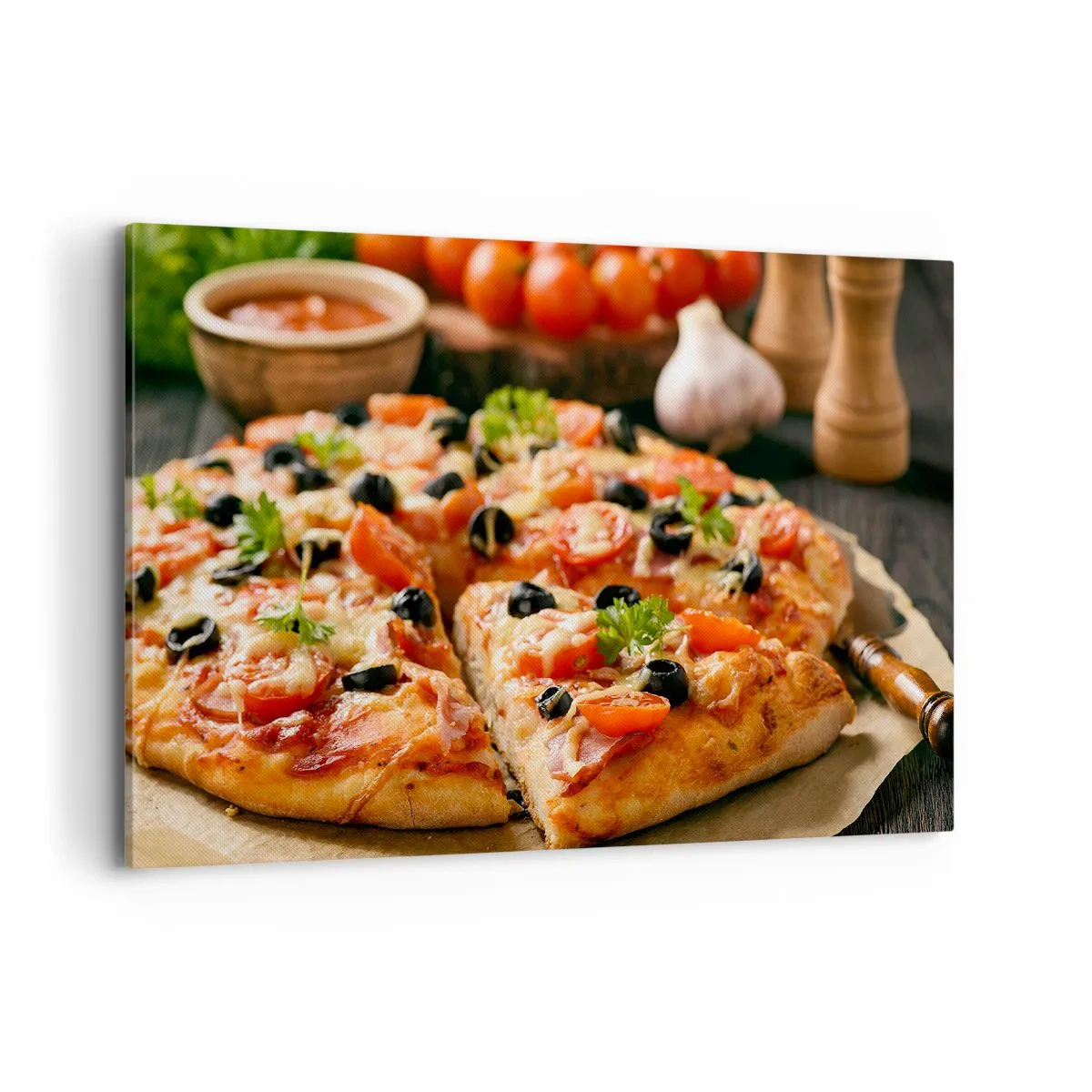 Cuadro sobre lienzo - Impresión de Imagen - Pizza con tomates, aceitunas y hierbas frescas en la mesa. - 120x80cm - Delicioso aroma - Decoración de pared moderna para salón y dormitorio ARTTOR