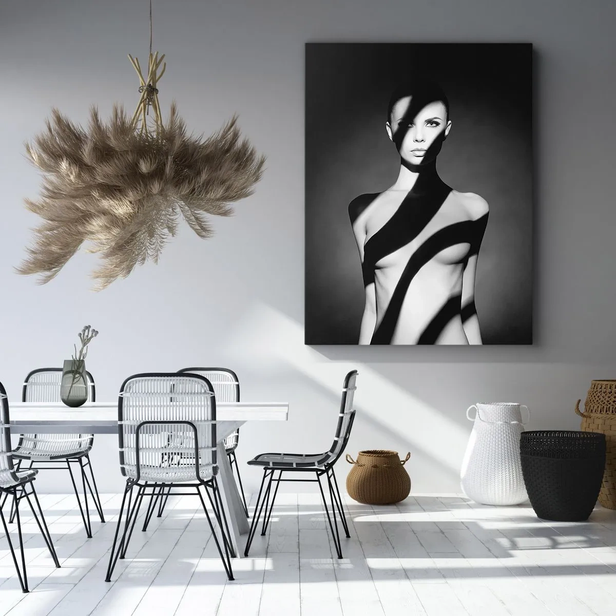 Cuadro sobre lienzo - Impresión de Imagen - Retrato en blanco y negro de una mujer en luz y sombra. - 50x70cm - En la luz y en la sombra - Decoración de pared moderna para salón y dormitorio ARTTOR