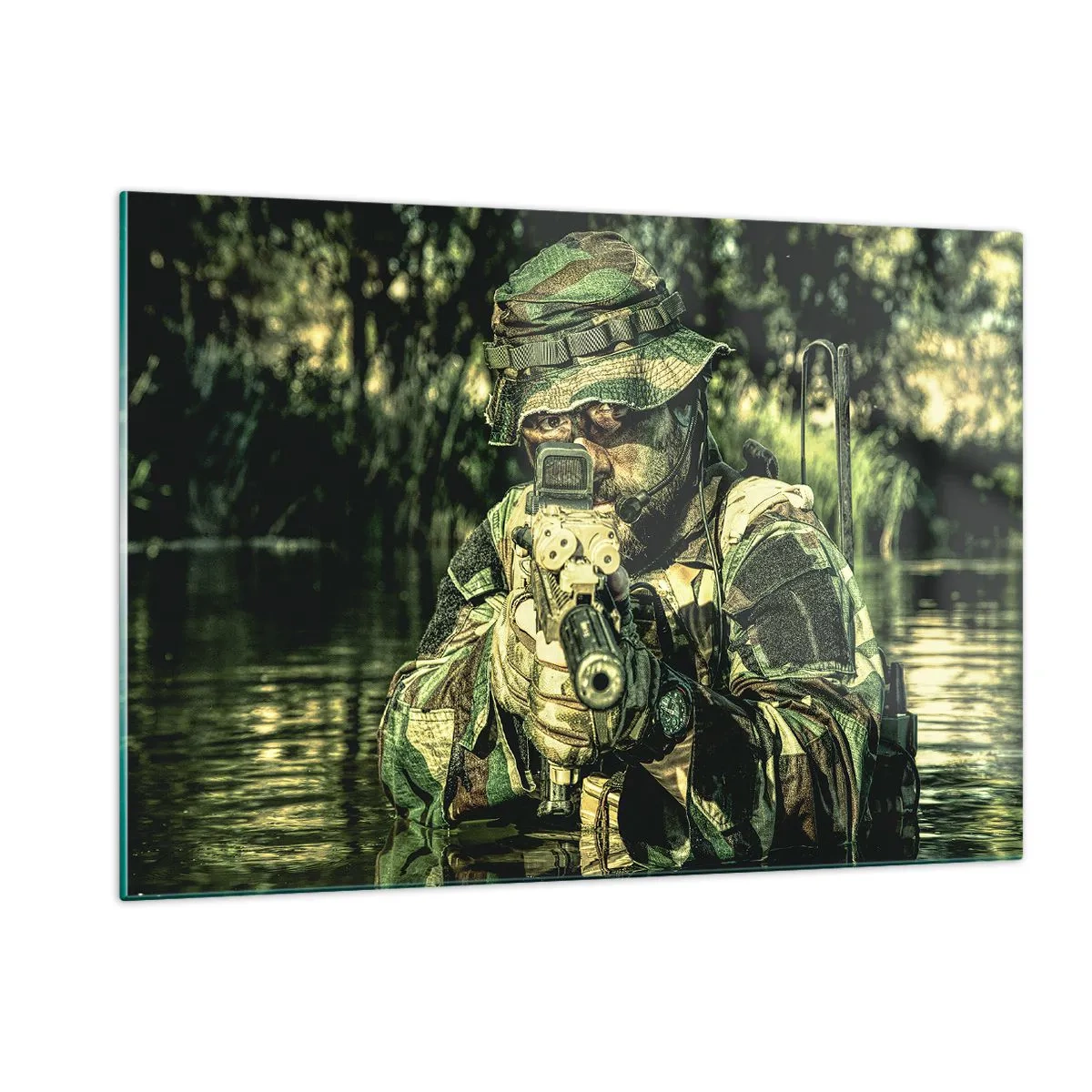 Cuadro sobre vidrio - Impresiones sobre Vidrio - Un soldado con camuflaje completo apunta a través de una visera en un entorno acuático. - 120x80cm - El mejor de entre la élite - Decoración de pared moderna para salón y dormitorio ARTTOR