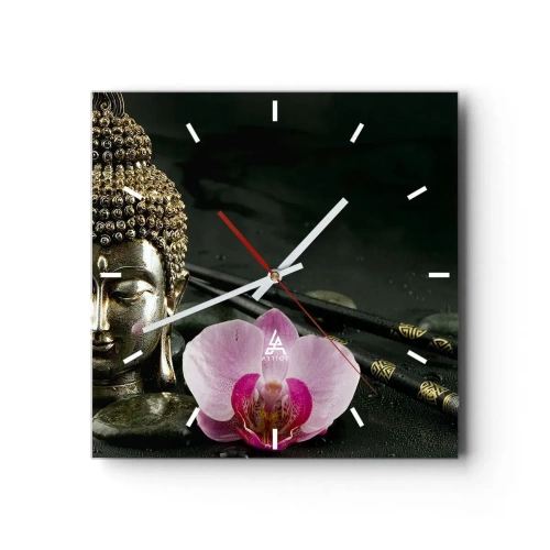Reloj de pared - Reloj de vidrio - Una estatuilla de Buda con una orquídea y palillos sobre un fondo de piedras. - 30x30cm - La armonía de la sabiduría y la belleza - Decoración de pared moderna para salón y dormitorio ARTTOR