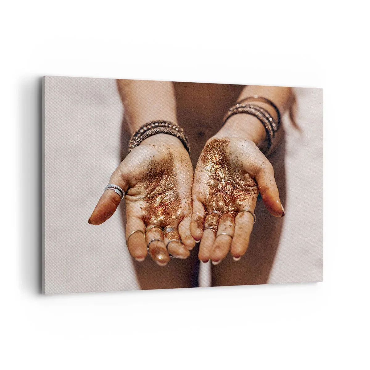 Cuadro sobre lienzo - Impresión de Imagen - Primer plano de manos con purpurina en tonos cálidos. - 100x70cm - Un regalo para ti - Decoración de pared moderna para salón y dormitorio ARTTOR