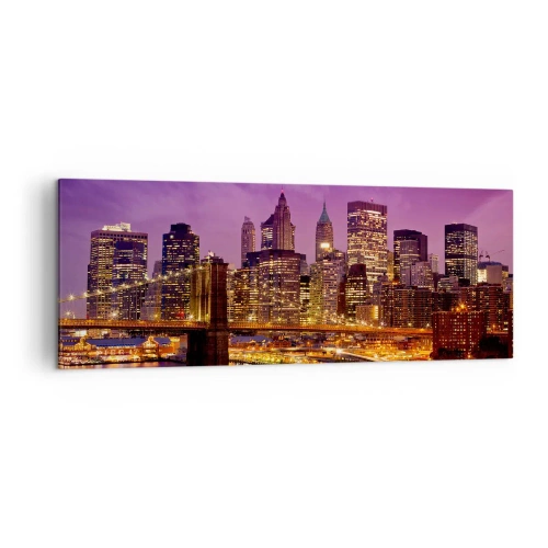 Cuadro sobre lienzo - Impresión de Imagen - Panorama de la ciudad con el puente a la luz del atardecer contra el cielo violeta. - 140x50cm - Manhattan púrpura y dorado - Decoración de pared moderna para salón y dormitorio ARTTOR