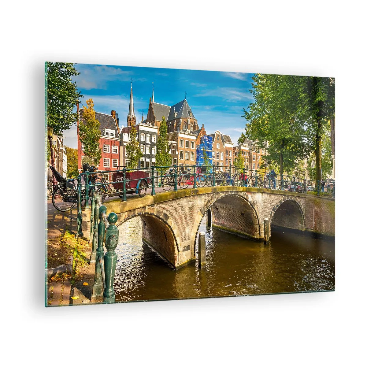 Cuadro sobre vidrio - Impresiones sobre Vidrio - Un puente sobre un canal rodeado de arquitectura histórica y vegetación. - 70x50cm - Primavera en el canal - Decoración de pared moderna para salón y dormitorio ARTTOR