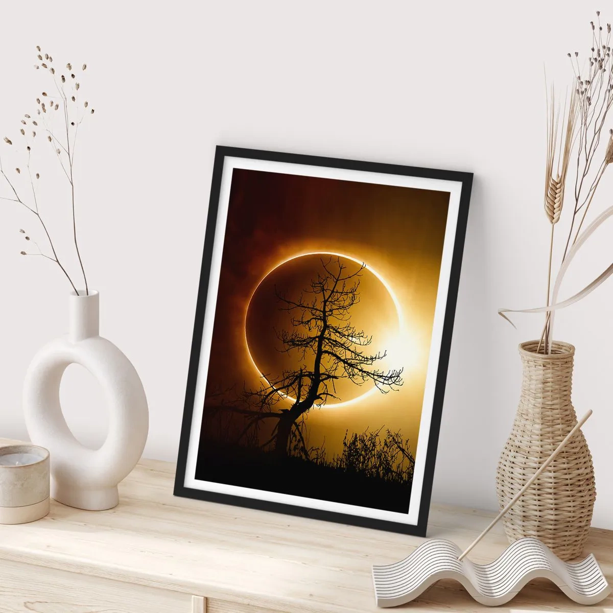 Póster en marco negro - Eclipse total - 70x100 cm