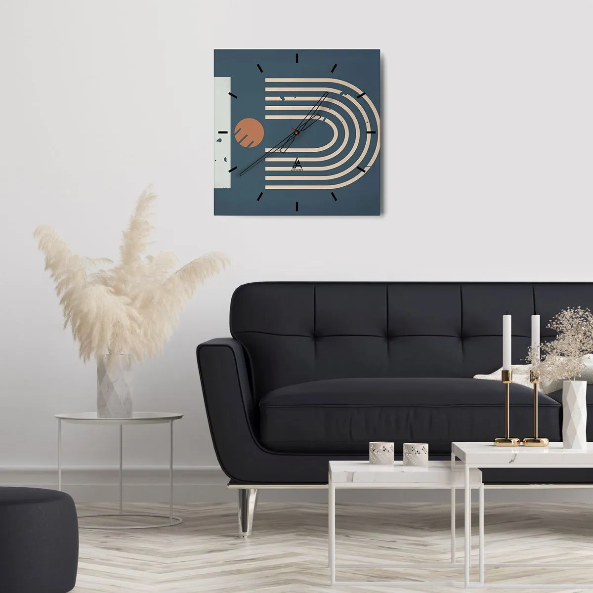 Reloj de pared - Reloj de vidrio - Patrón geométrico en tonos azul marino, beige y naranja sobre un fondo oscuro. - 30x30cm - Geometría sobre azul marino - Decoración de pared moderna para salón y dormitorio ARTTOR