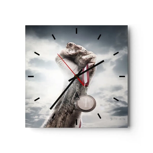 Reloj de pared - Reloj de vidrio - Una mano levantada con una medalla contra un cielo nublado. - 30x30cm - Per aspera ad astra - Decoración de pared moderna para salón y dormitorio ARTTOR