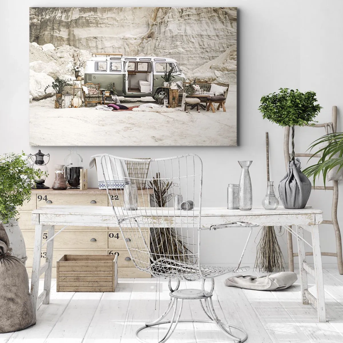 Cuadro sobre lienzo - Impresión de Imagen - Una caravana retro con diseño boho frente a un paisaje rocoso. - 100x70cm - Hora de empezar el viaje - Decoración de pared moderna para salón y dormitorio ARTTOR