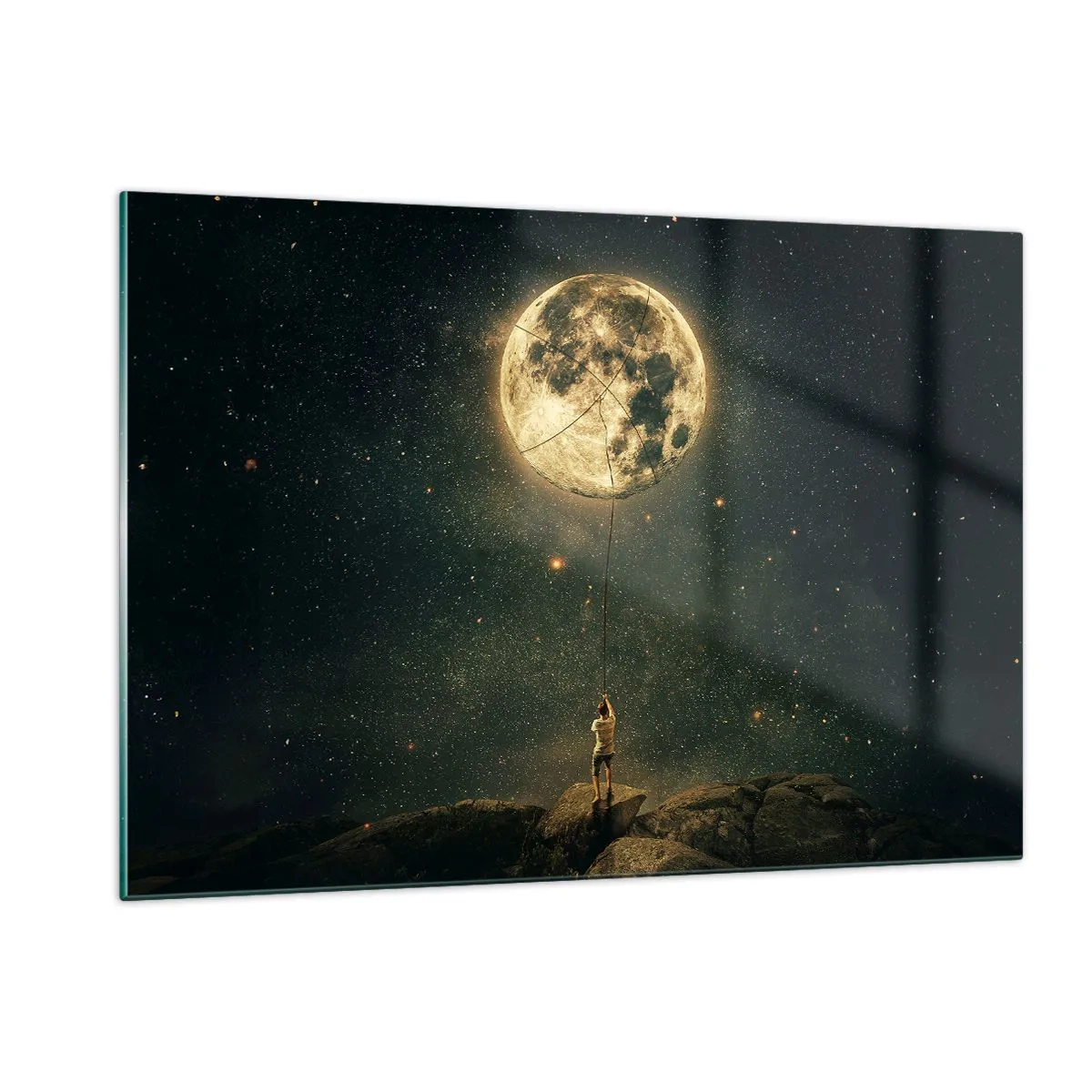 Cuadro sobre vidrio - Impresiones sobre Vidrio - Una figura en una roca sosteniendo la luna, que está atrapada en una cuerda. - 120x80cm - El que robó la luna - Decoración de pared moderna para salón y dormitorio ARTTOR