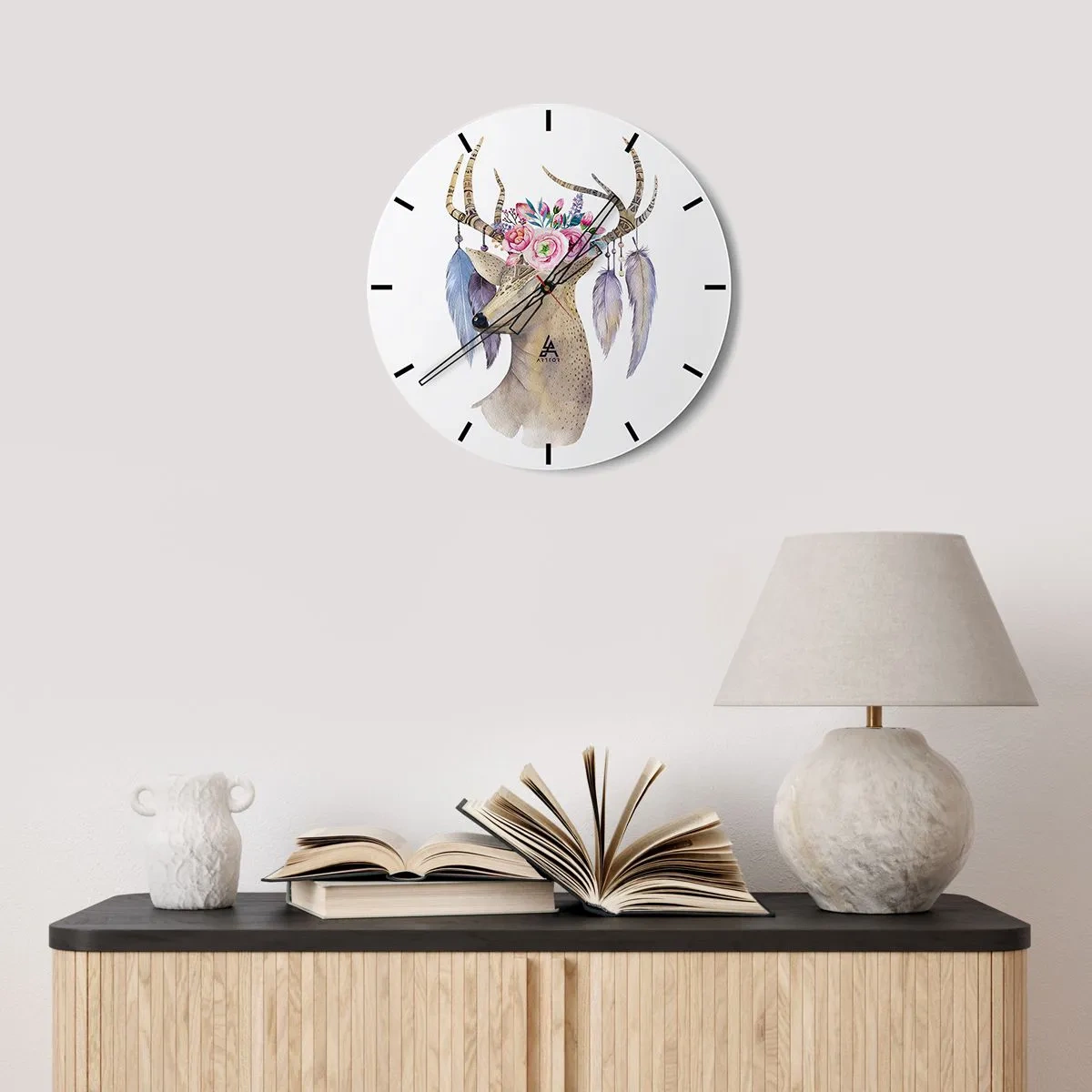 Reloj de pared - Reloj de vidrio - Dibujo artístico de un ciervo con flores en sus astas y plumas. - 30x30cm - Guía del alma - gentil, inocente - Decoración de pared moderna para salón, cocina y dormitorio ARTTOR