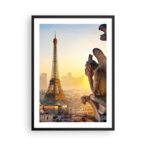 Póster en marco negro - Una vista de la Torre Eiffel al amanecer con una perspectiva de las gárgolas de piedra. - 50x70cm - Ha cambiado tanto la ciudad... - Decoración de pared moderna para salón y dormitorio ARTTOR