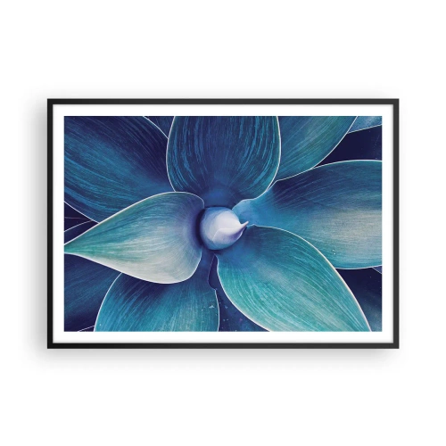 Póster en marco negro - Primer plano de una flor abstracta en tonos azules. - 100x70cm - Azul del cielo - Decoración de pared moderna para salón y dormitorio ARTTOR