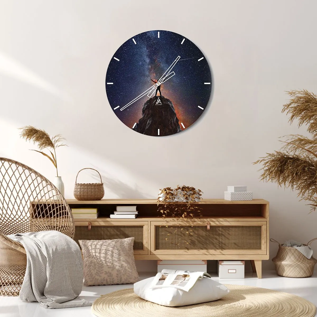 Reloj de pared - Reloj de vidrio - Una figura en la cima de una montaña bajo un cielo estrellado. - 30x30cm - ¡El poder está conmigo! - Decoración de pared moderna para salón, cocina y dormitorio ARTTOR