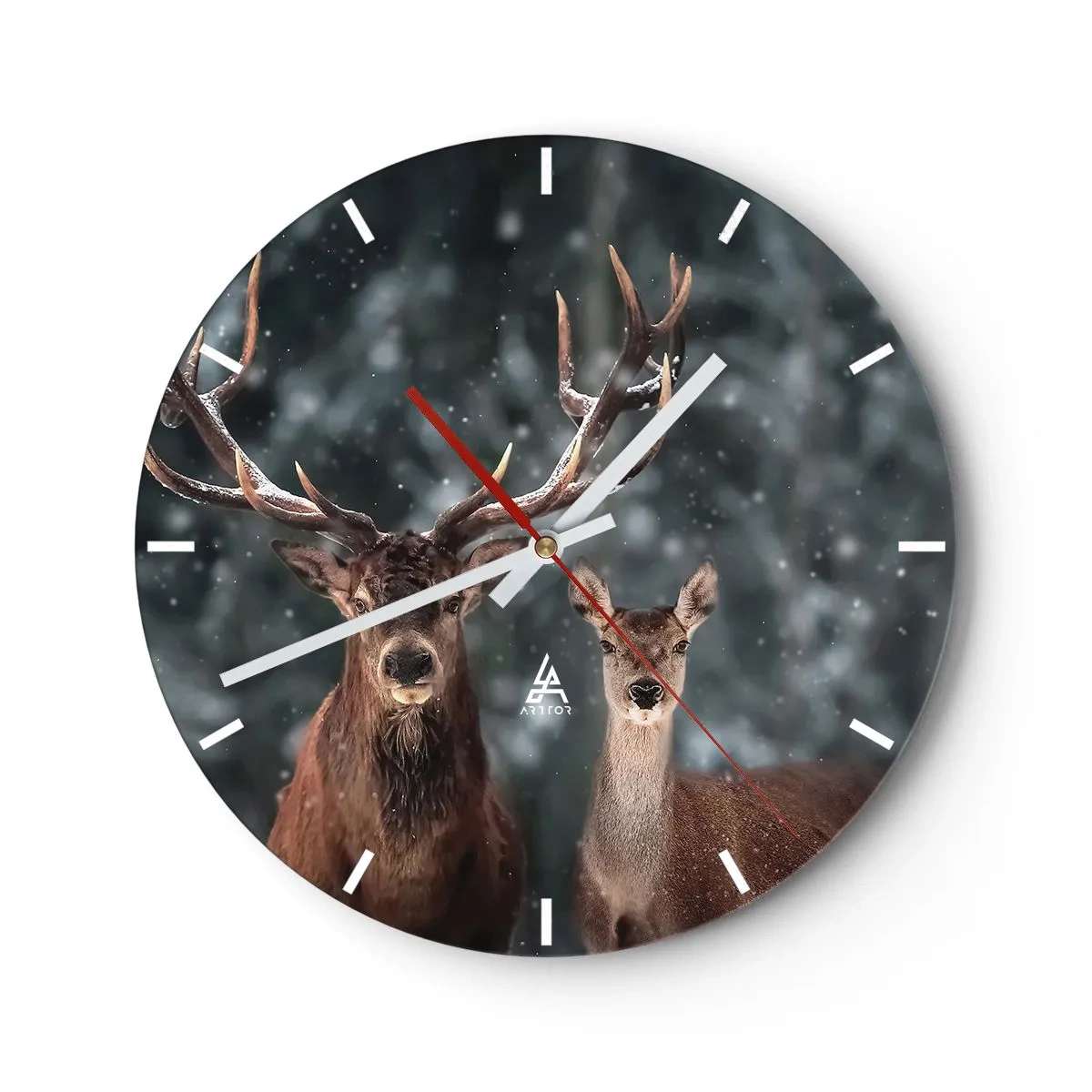 Reloj de pared - Reloj de vidrio - Un ciervo y una cierva en un bosque invernal cubierto de nieve. - 30x30cm - El señor y la señora del bosque - Decoración de pared moderna para salón, cocina y dormitorio ARTTOR