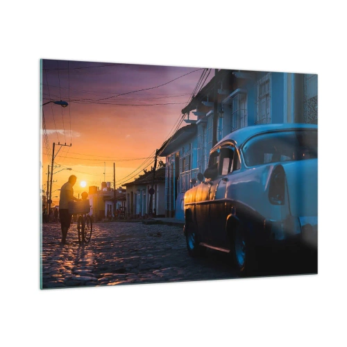 Cuadro sobre vidrio - Impresiones sobre Vidrio - Calle atmosférica con un coche clásico al atardecer - 100x70cm - Aquí el tiempo se ralentiza - Decoración de pared moderna para salón y dormitorio ARTTOR