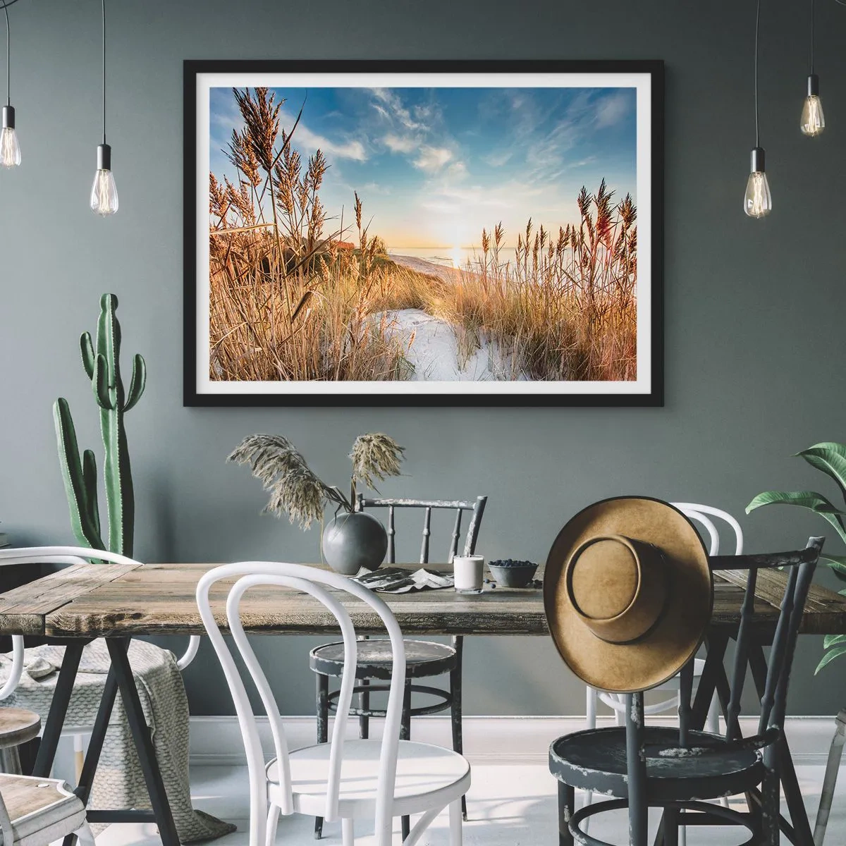 Póster en marco negro - Una playa pintoresca con césped y la puesta de sol. - 100x70cm - Playa del norte - Decoración de pared moderna para salón y dormitorio ARTTOR