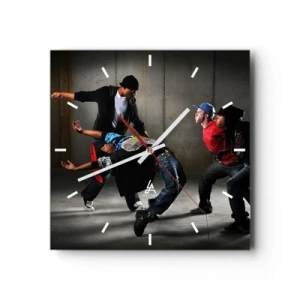 Reloj de pared - Reloj de vidrio - Un grupo de bailarines de hip-hop en una coreografía dinámica. - 30x30cm - Bailando con el viento de la calle - Decoración de pared moderna para salón y dormitorio ARTTOR