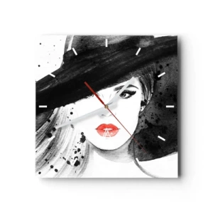 Reloj de pared - Reloj de vidrio - Retrato de una mujer con sombrero y labios rojos. - 30x30cm - Dama de negro - Decoración de pared moderna para salón y dormitorio ARTTOR