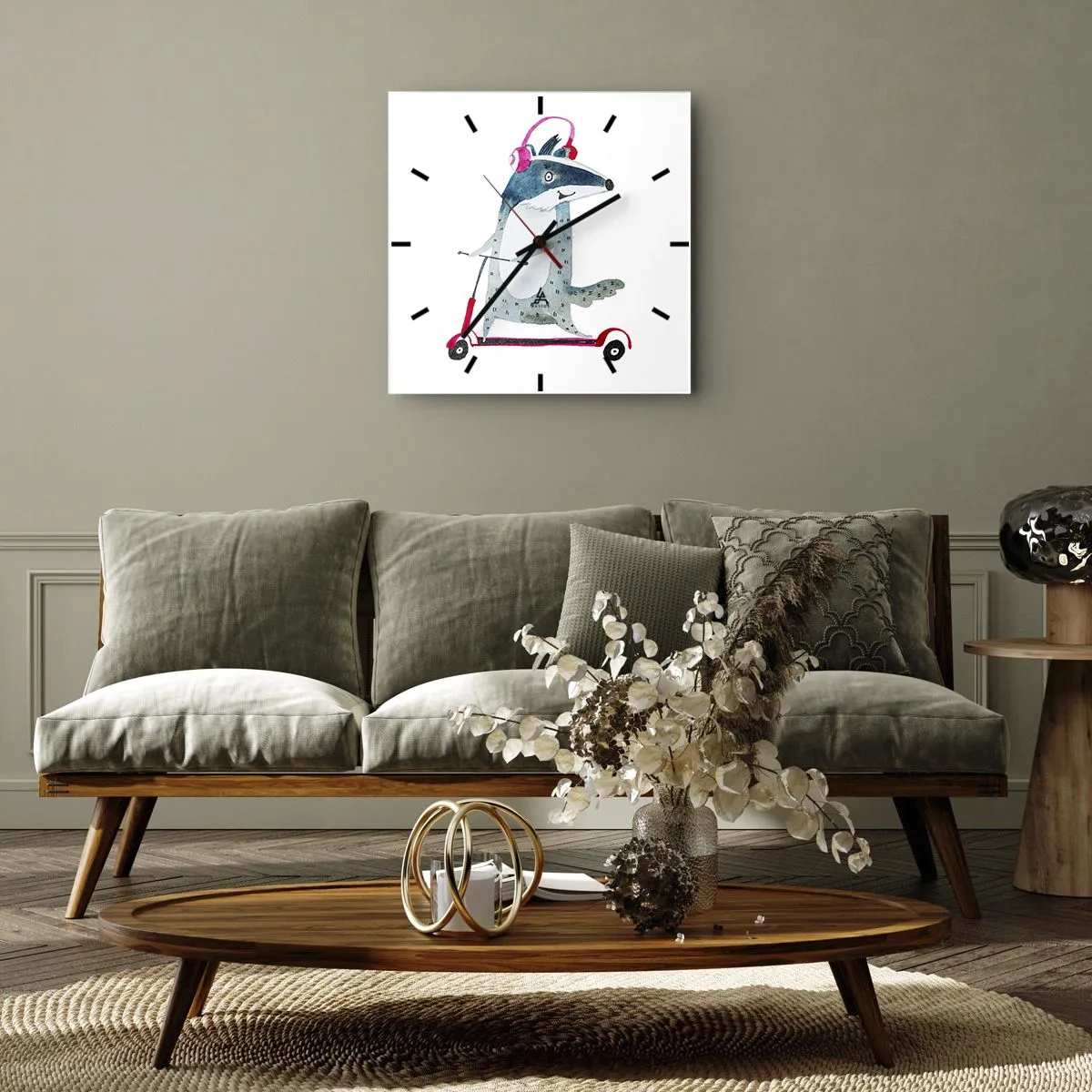 Reloj de pared - Reloj de vidrio - Tejón en un scooter con auriculares rosas - 30x30cm - Alegrías de tejón - Decoración de pared moderna para salón y dormitorio ARTTOR