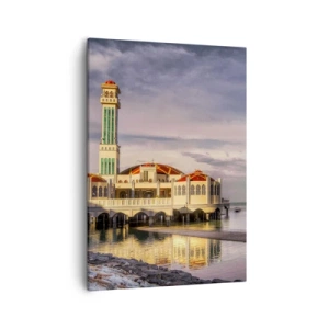 Cuadro sobre lienzo - Impresión de Imagen - Un impresionante edificio con un minarete sobre el agua rodeado de un paisaje tranquilo. - 50x70cm - Templo de la naturaleza - Decoración de pared moderna para salón y dormitorio ARTTOR