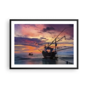 Póster en marco negro - Un barco pesquero con el telón de fondo de una colorida puesta de sol. - 70x50cm - Una noche exótica - Decoración de pared moderna para salón y dormitorio ARTTOR