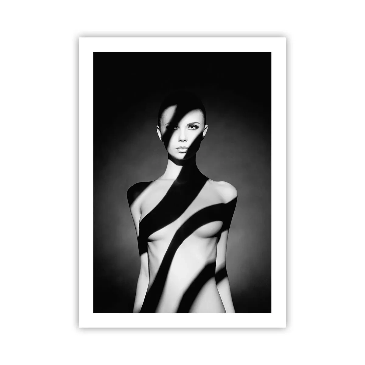 Póster - Mujer en sombras gráficas en blanco y negro - 50x70cm - En la luz y en la sombra - Decoración de pared moderna para salón y dormitorio ARTTOR